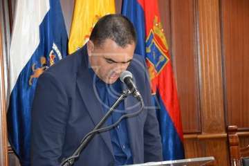 Héctor León toma posesión como concejal en Telde (Foto TA y Daniel Amador)